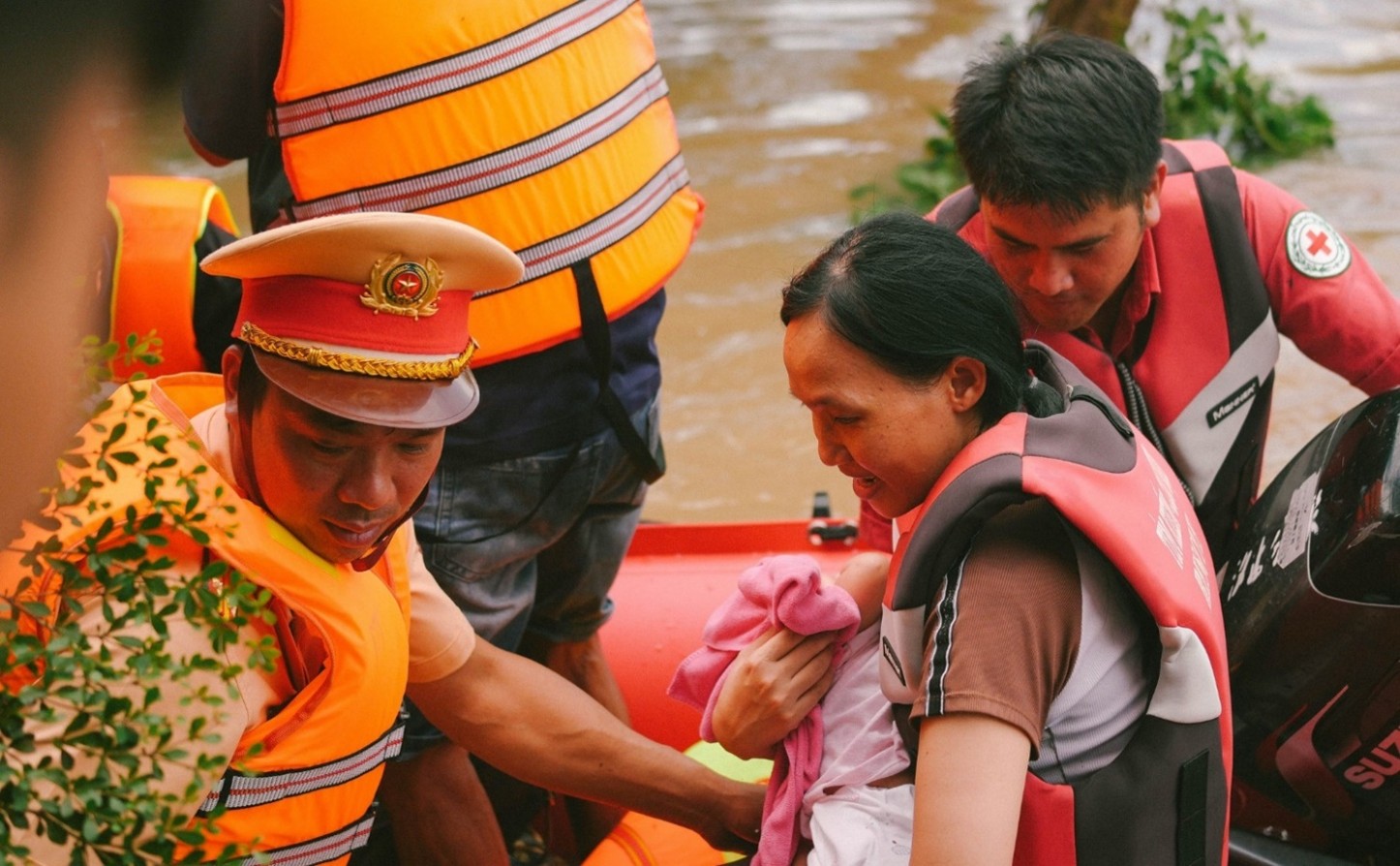 Khẩn trương cứu nạn cứu hộ trong mưa lũ